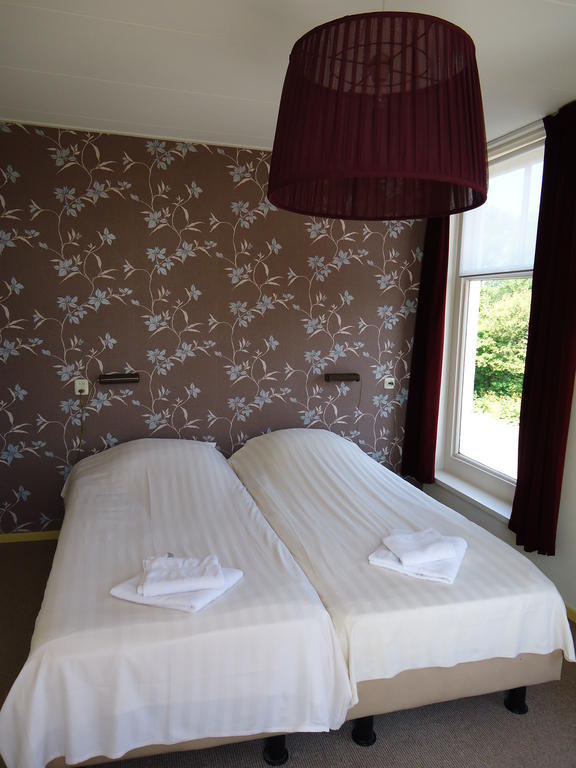 Hotel "De Steenen Man" Zurich Екстериор снимка